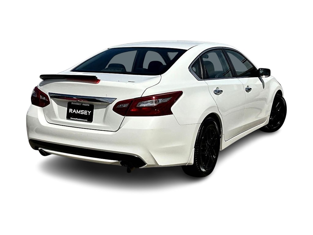 Thumbnail: 2018 Nissan Altima - 20