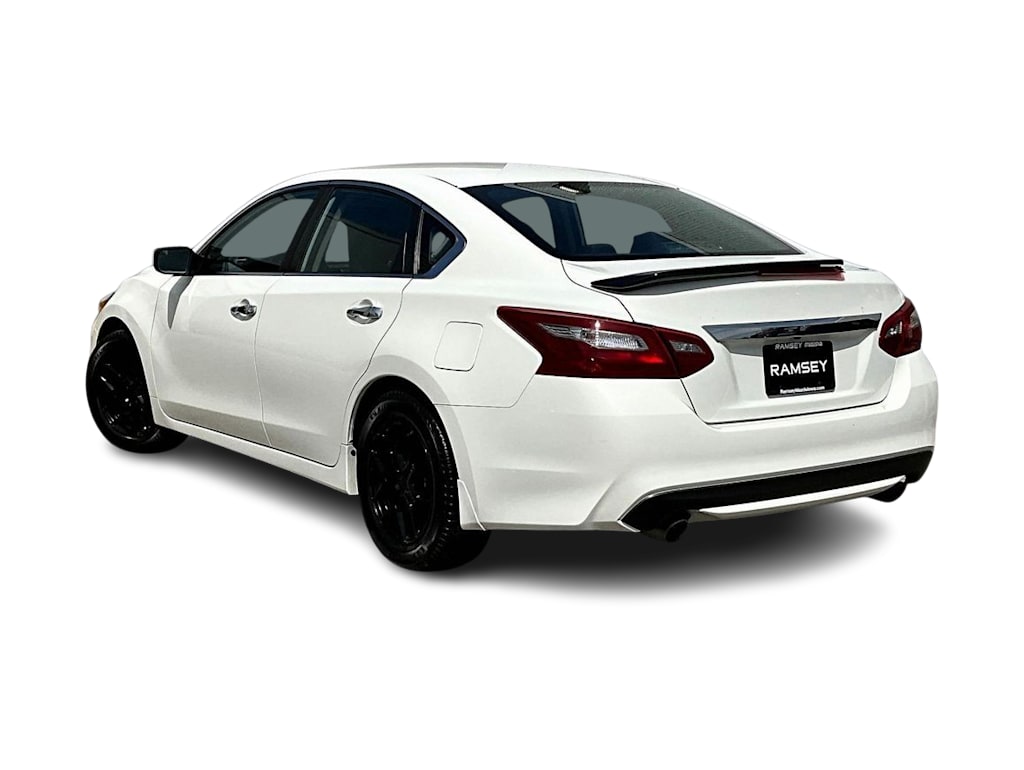 Thumbnail: 2018 Nissan Altima - 3