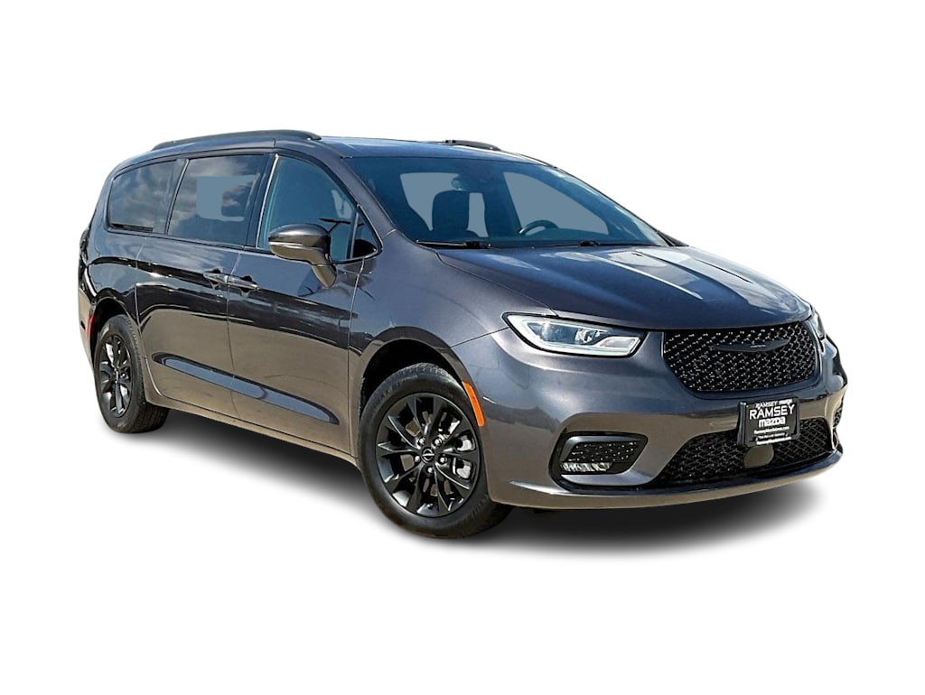 Thumbnail: 2021 Chrysler Pacifica - 22