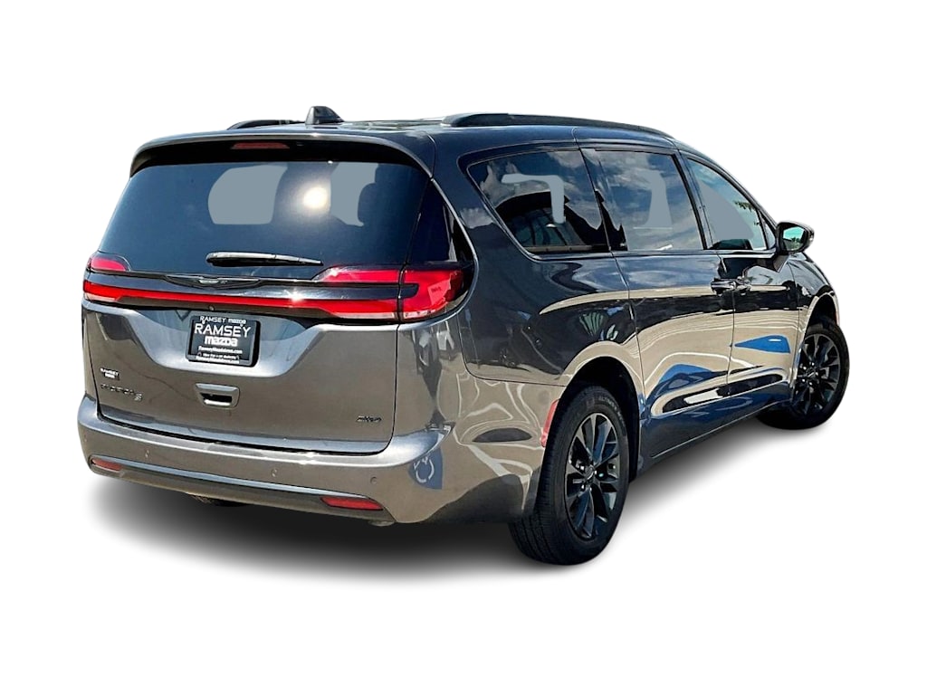 Thumbnail: 2021 Chrysler Pacifica - 21