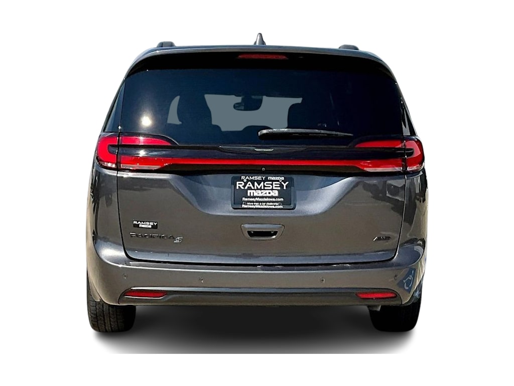 Thumbnail: 2021 Chrysler Pacifica - 4