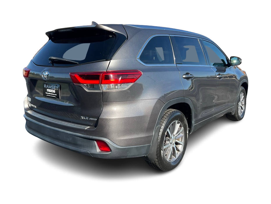 Thumbnail: 2018 Toyota Highlander - 17