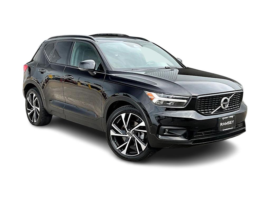 Thumbnail: 2021 Volvo XC40 - 21