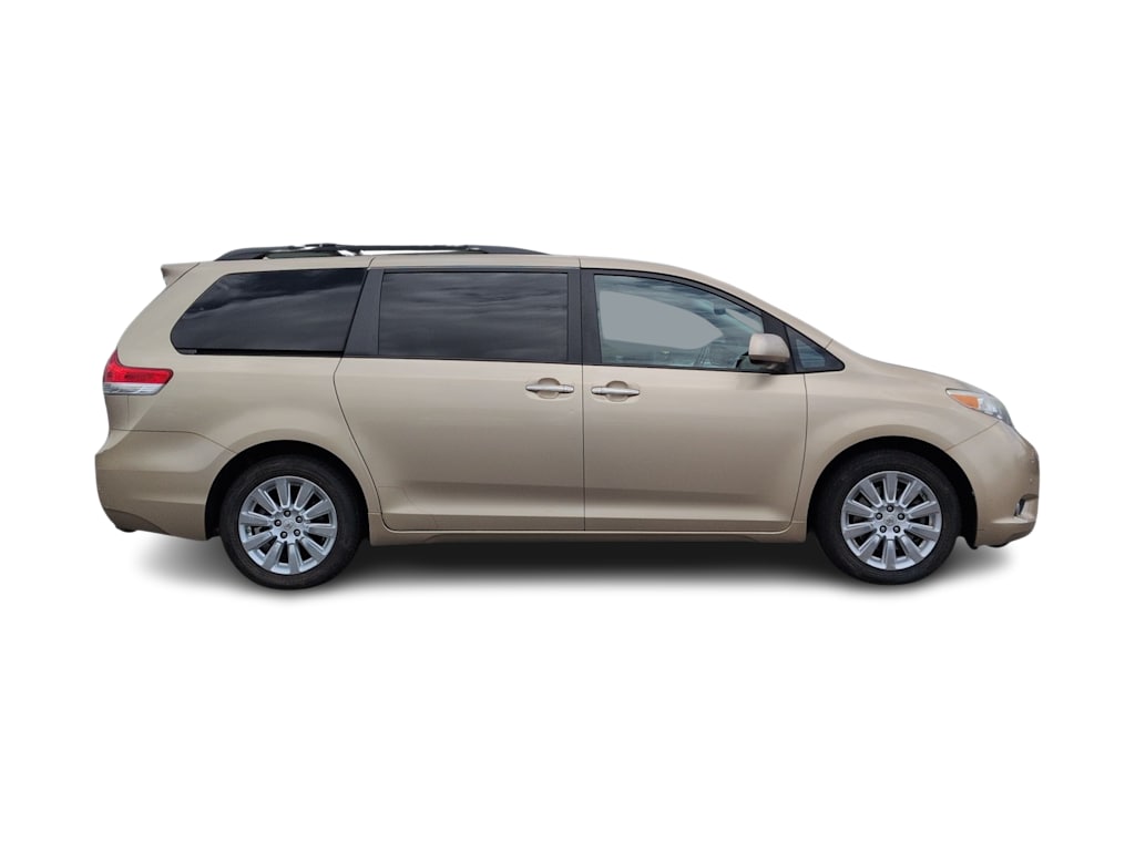 Thumbnail: 2011 Toyota Sienna - 24