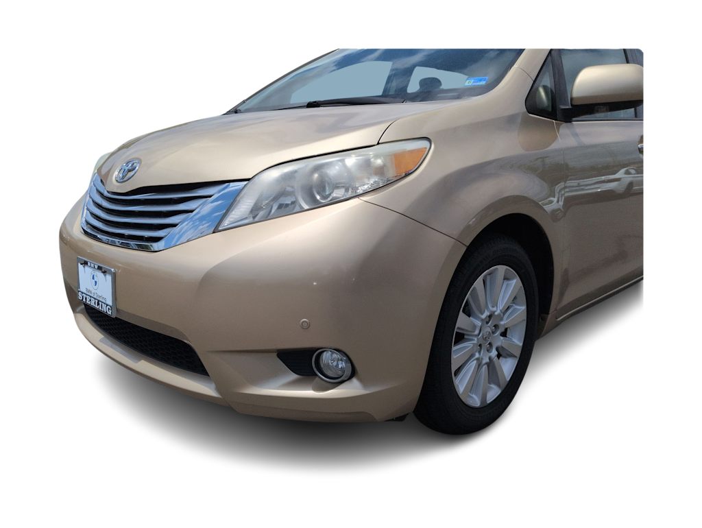 Thumbnail: 2011 Toyota Sienna - 25