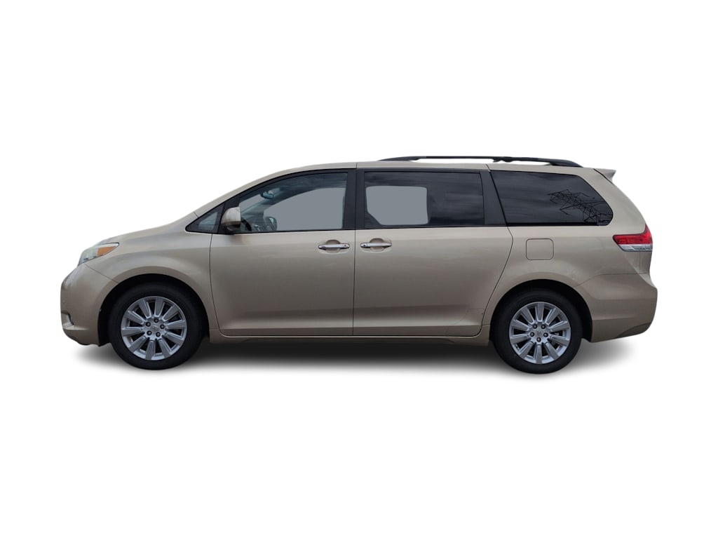 Thumbnail: 2011 Toyota Sienna - 3