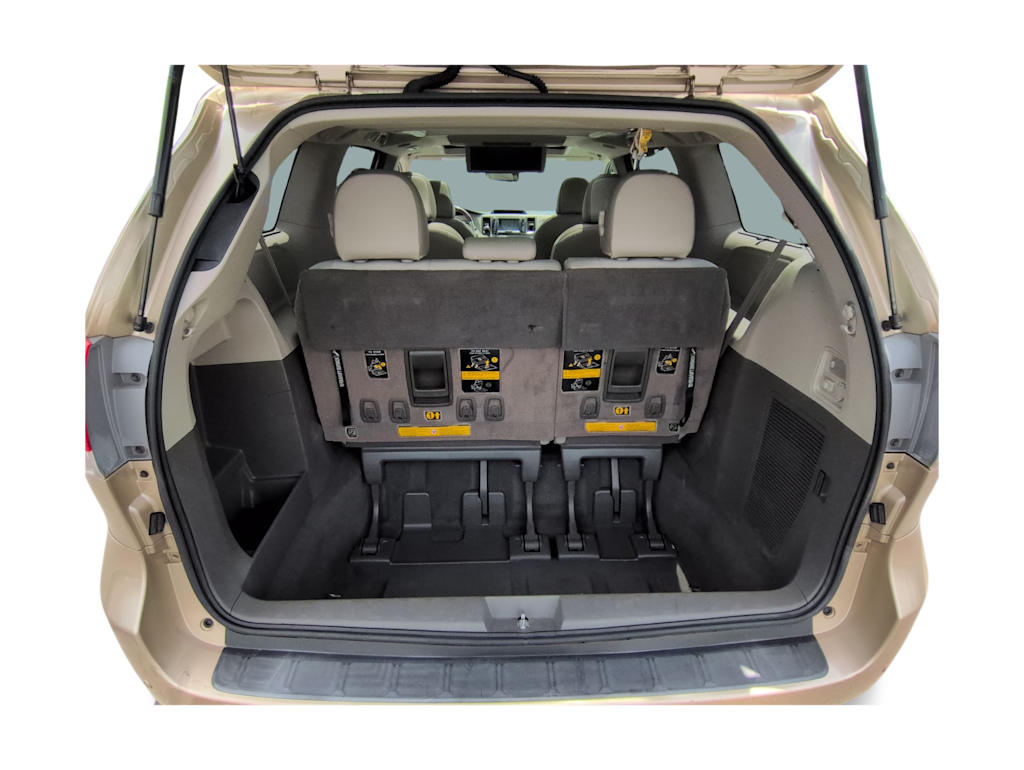 Thumbnail: 2011 Toyota Sienna - 18