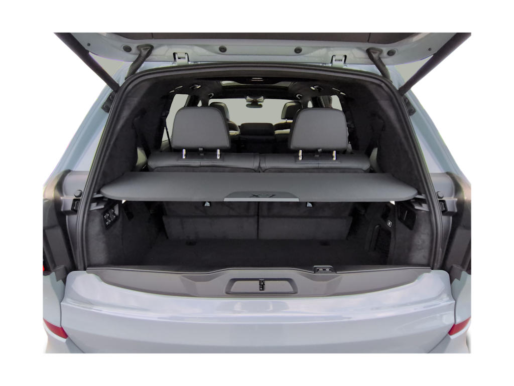 Thumbnail: 2026 BMW X7 - 18