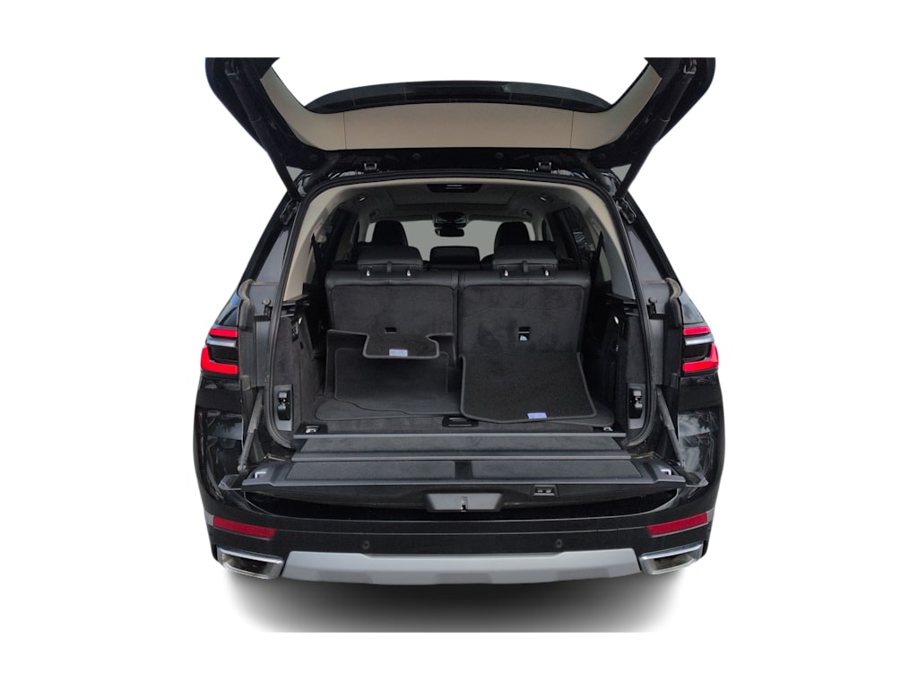 Thumbnail: 2026 BMW X7 - 15
