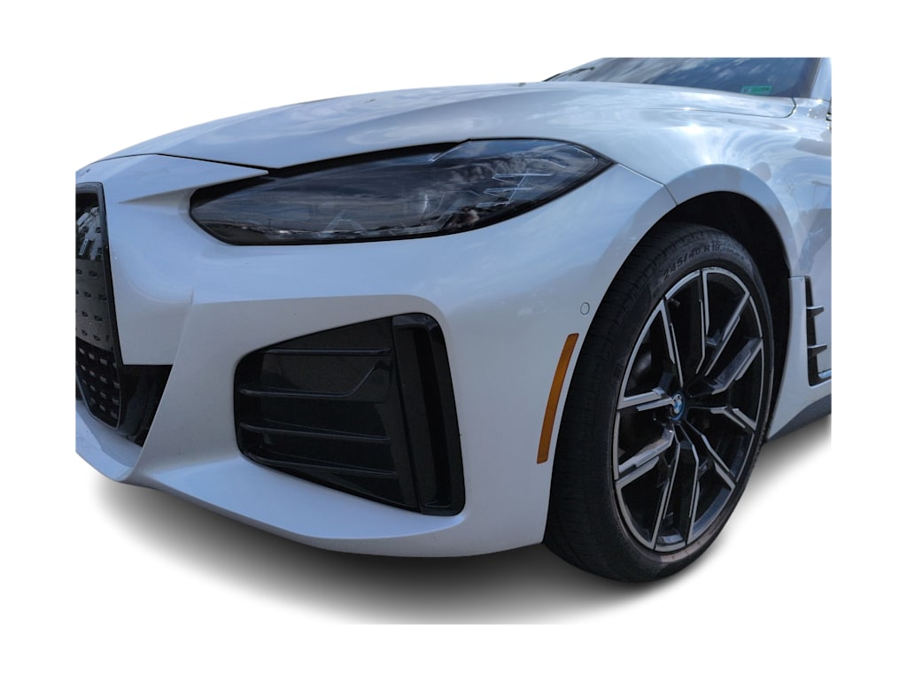 Thumbnail: 2022 BMW i4 - 25