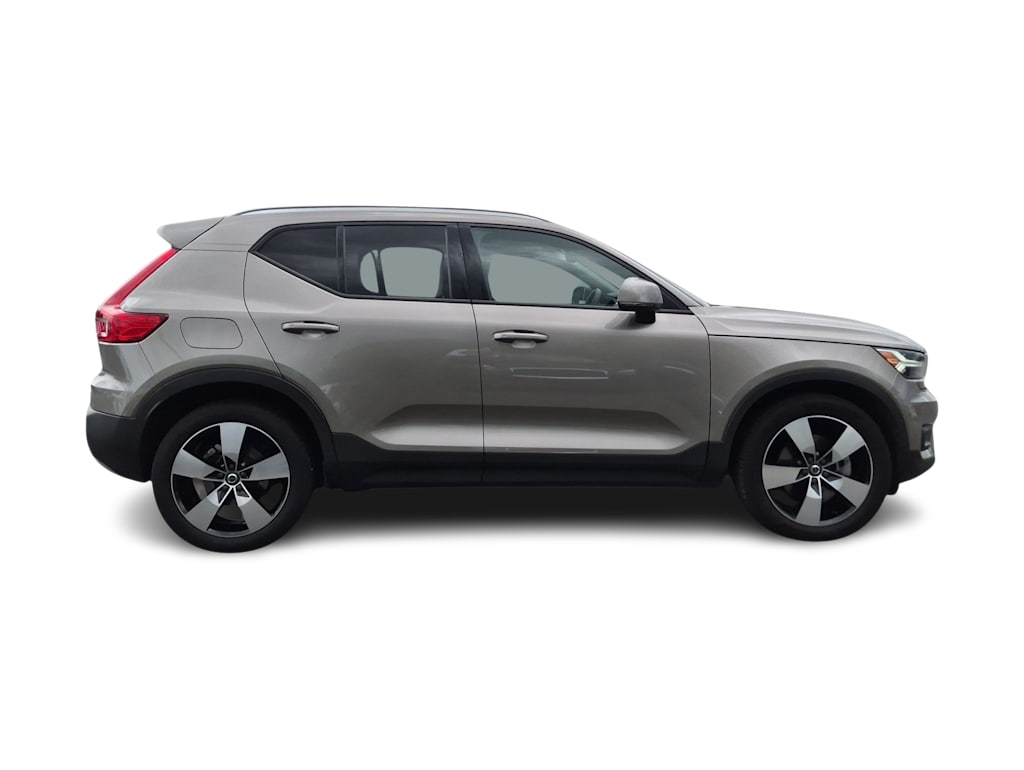 Thumbnail: 2022 Volvo XC40 - 24