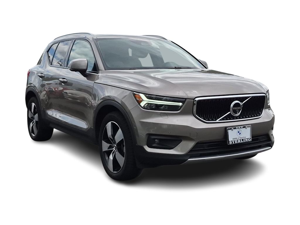 Thumbnail: 2022 Volvo XC40 - 21