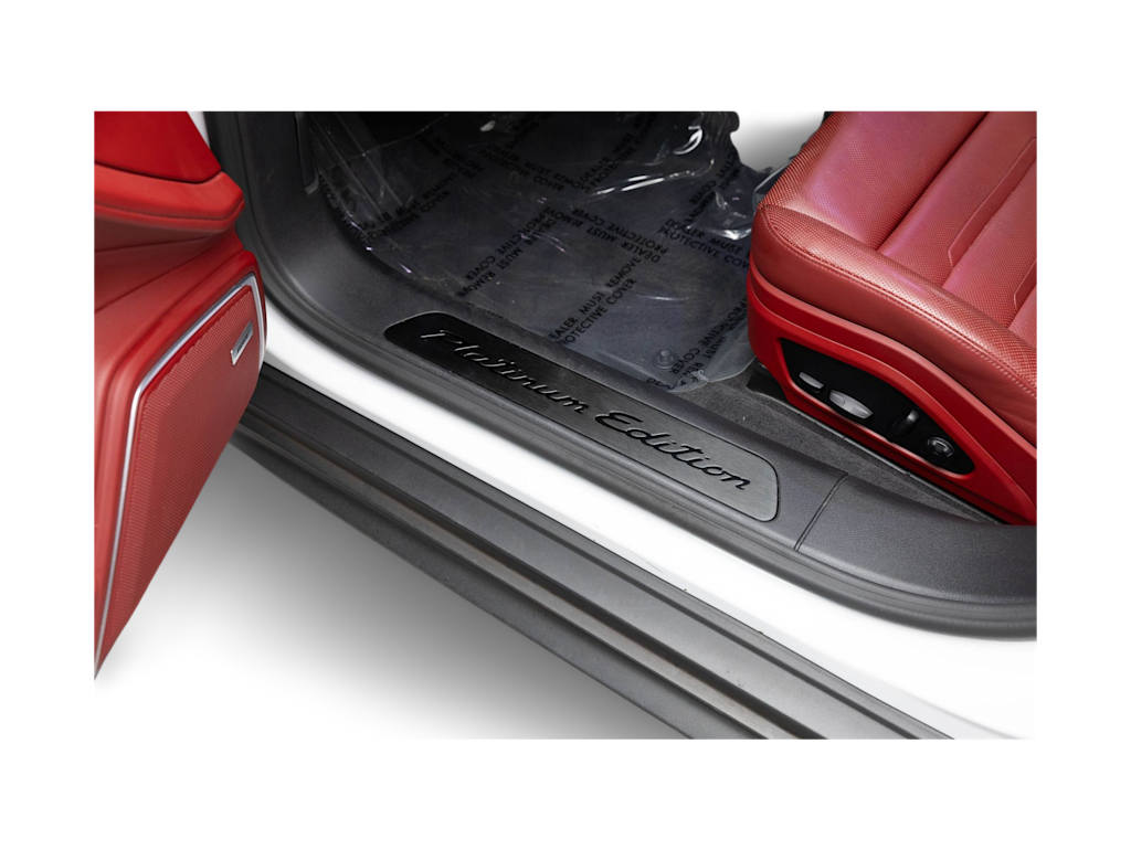 Thumbnail: 2023 Porsche Panamera - 17