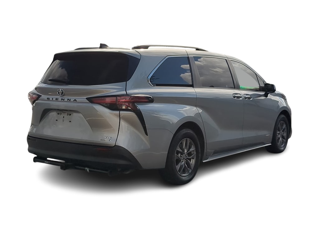 2021 Toyota Sienna XLE 22