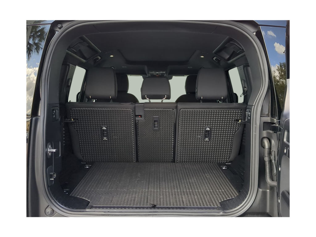 Thumbnail: 2025 Land Rover Defender - 16