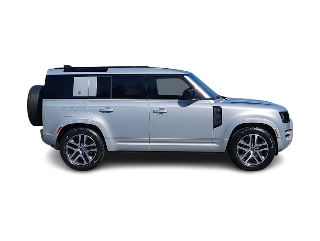 Thumbnail: 2022 Land Rover Defender - 21