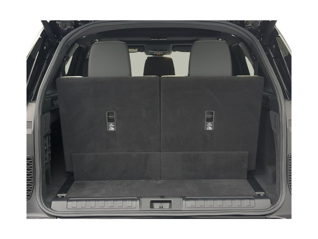 Thumbnail: 2023 Land Rover Discovery - 17