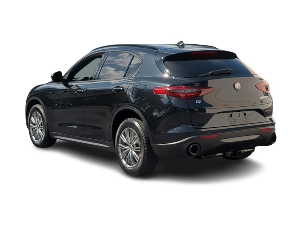 Thumbnail: 2022 Alfa Romeo Stelvio - 4