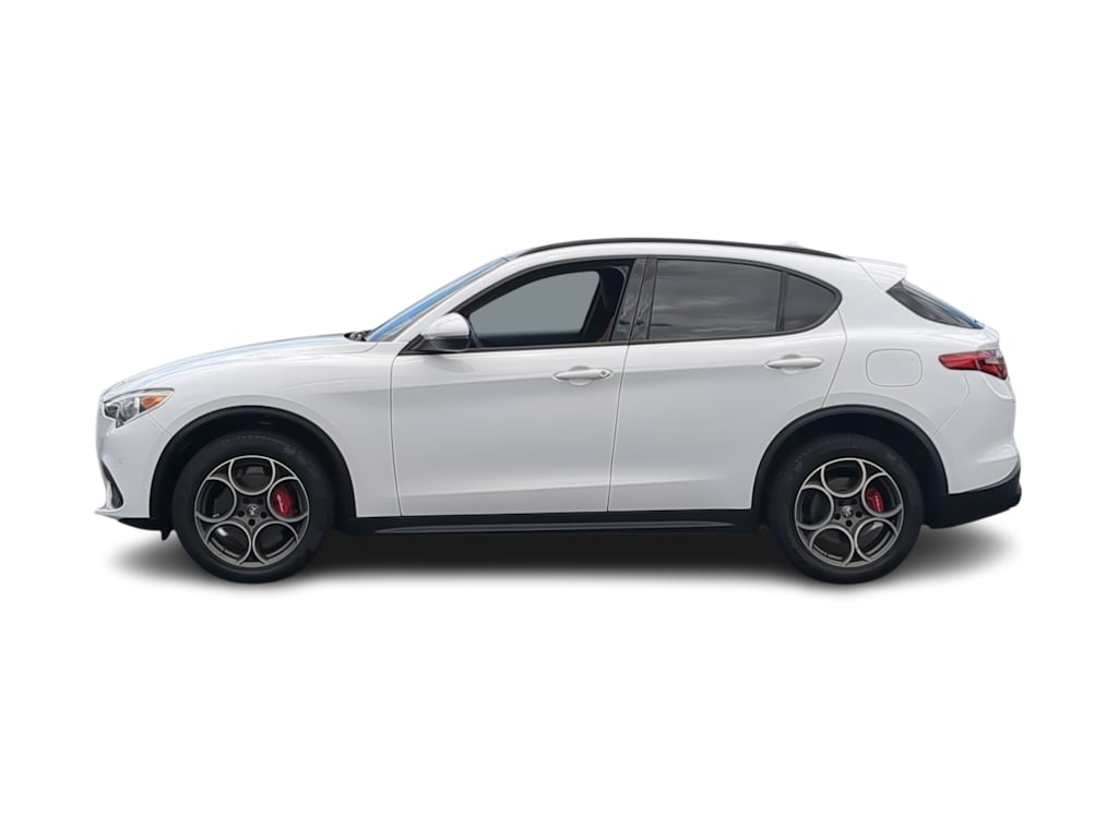Thumbnail: 2023 Alfa Romeo Stelvio - 3