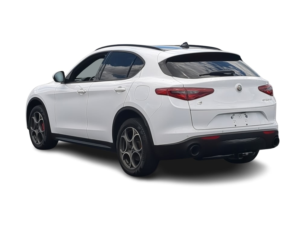 Thumbnail: 2023 Alfa Romeo Stelvio - 4
