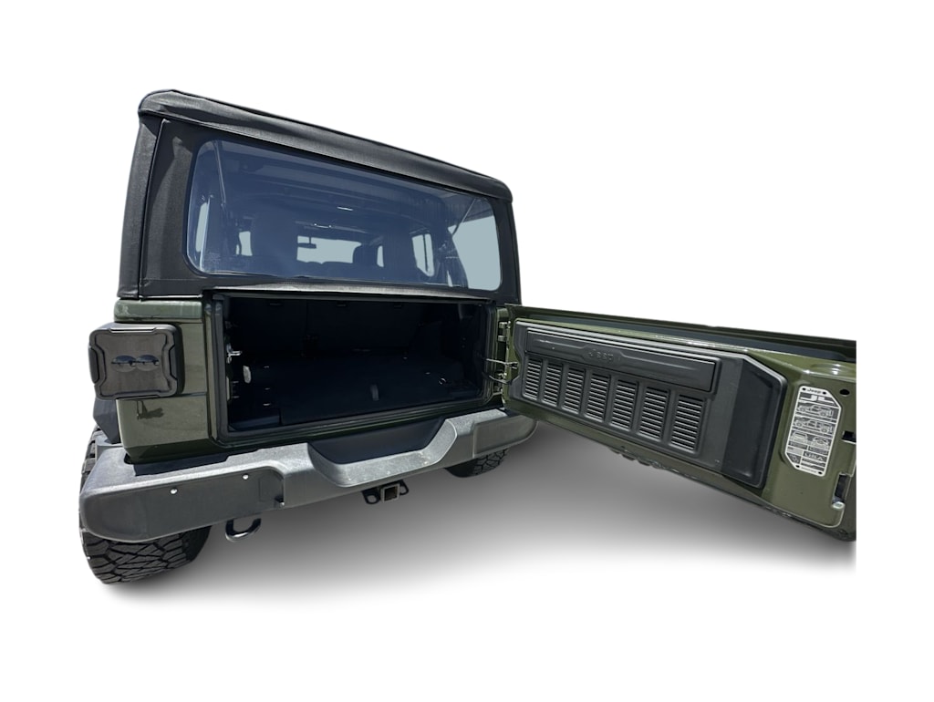 Thumbnail: 2022 Jeep Wrangler - 16