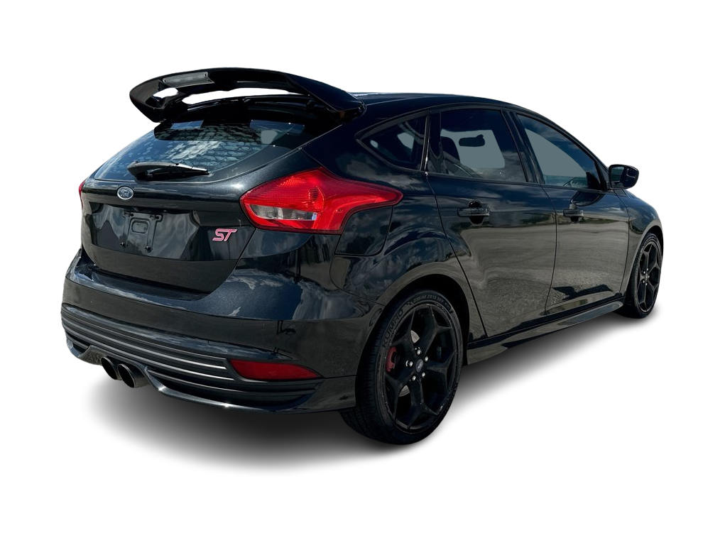 Thumbnail: 2015 Ford Focus - 20