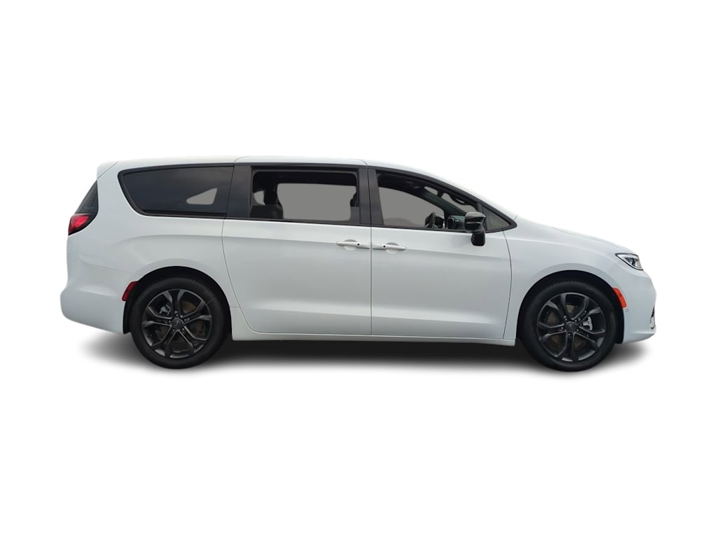 Thumbnail: 2026 Chrysler Pacifica - 22
