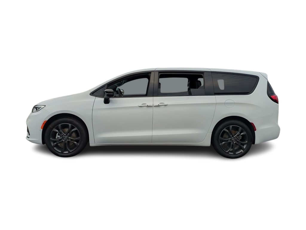 Thumbnail: 2026 Chrysler Pacifica - 3