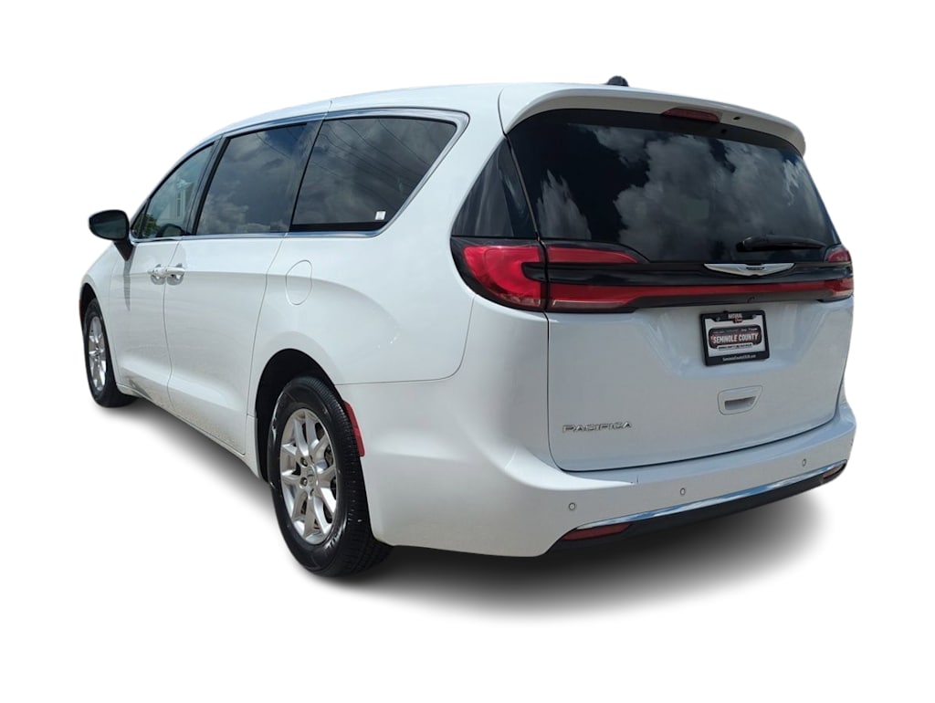 Thumbnail: 2023 Chrysler Pacifica - 4