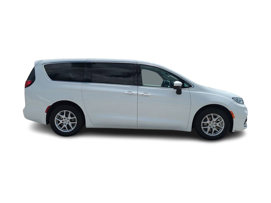 Thumbnail: 2023 Chrysler Pacifica - 22