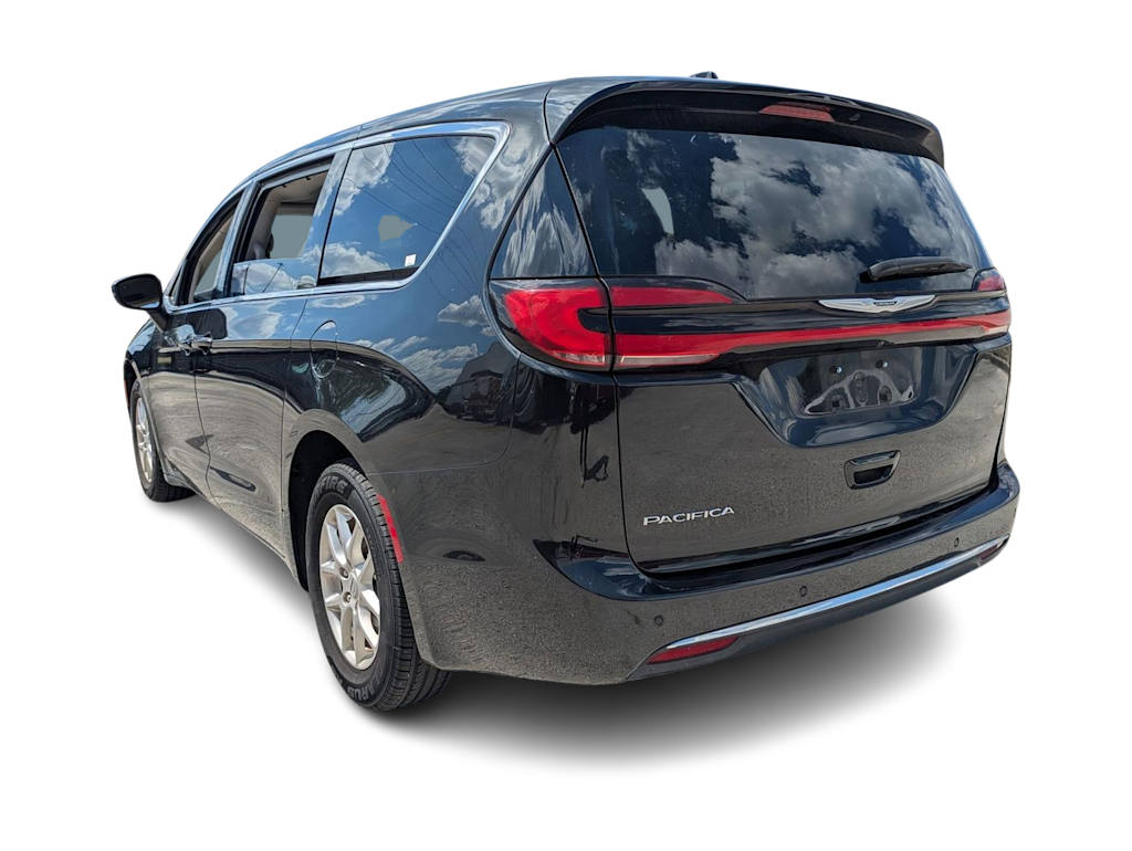 Thumbnail: 2023 Chrysler Pacifica - 3