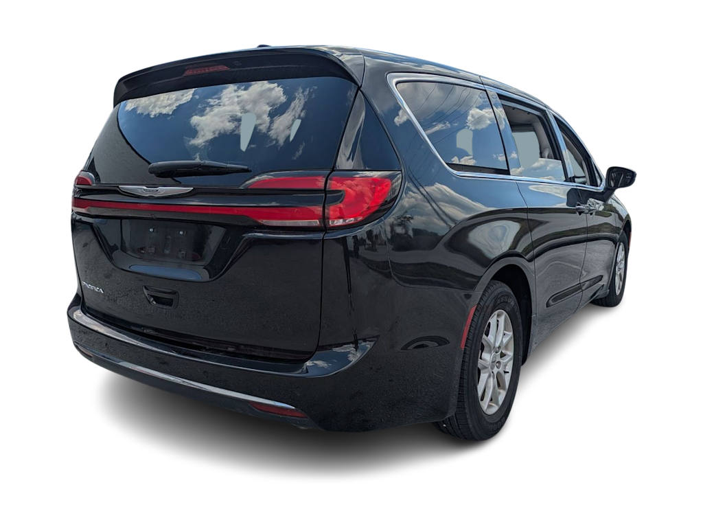 Thumbnail: 2023 Chrysler Pacifica - 9