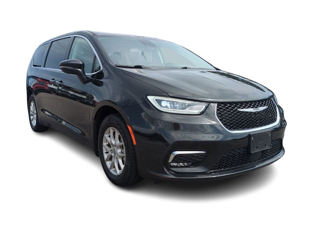 Thumbnail: 2023 Chrysler Pacifica - 18
