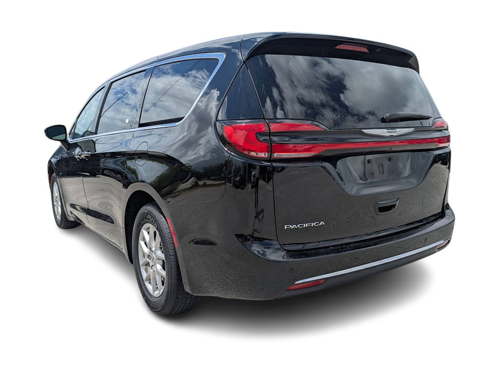 Thumbnail: 2024 Chrysler Pacifica - 3