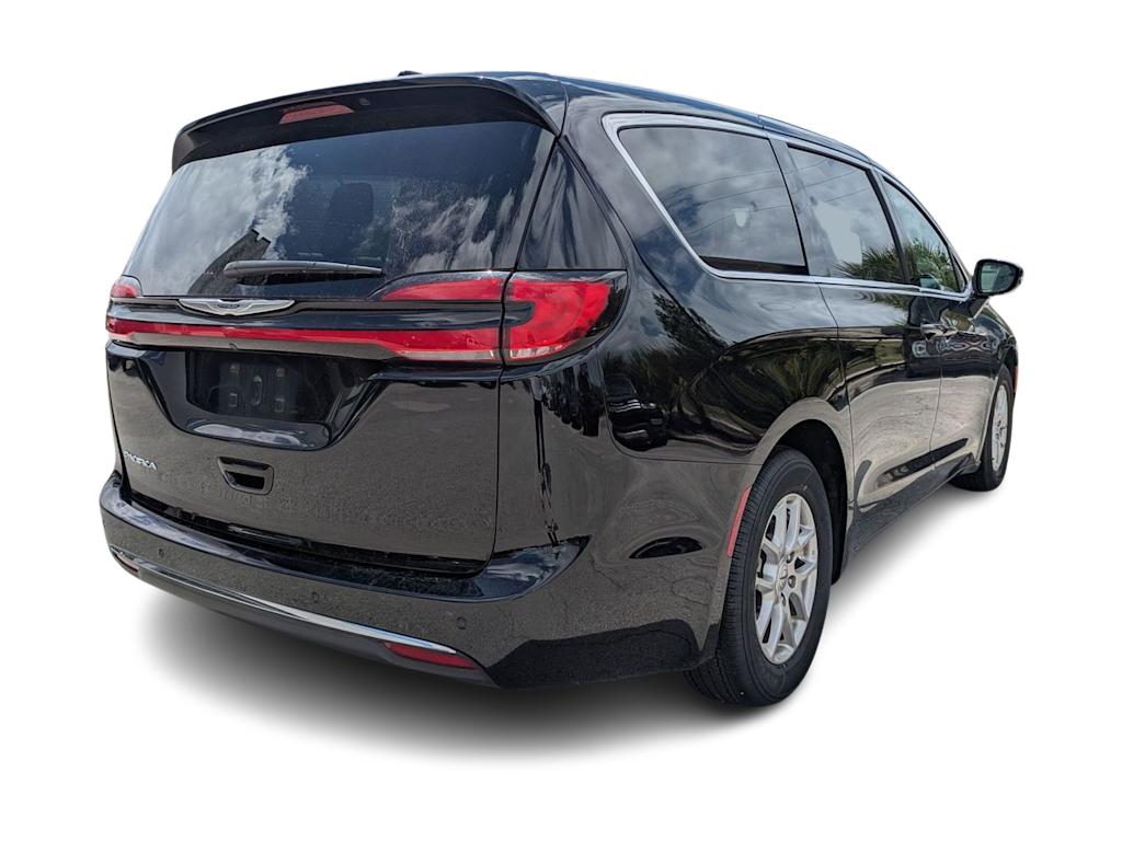 Thumbnail: 2024 Chrysler Pacifica - 9
