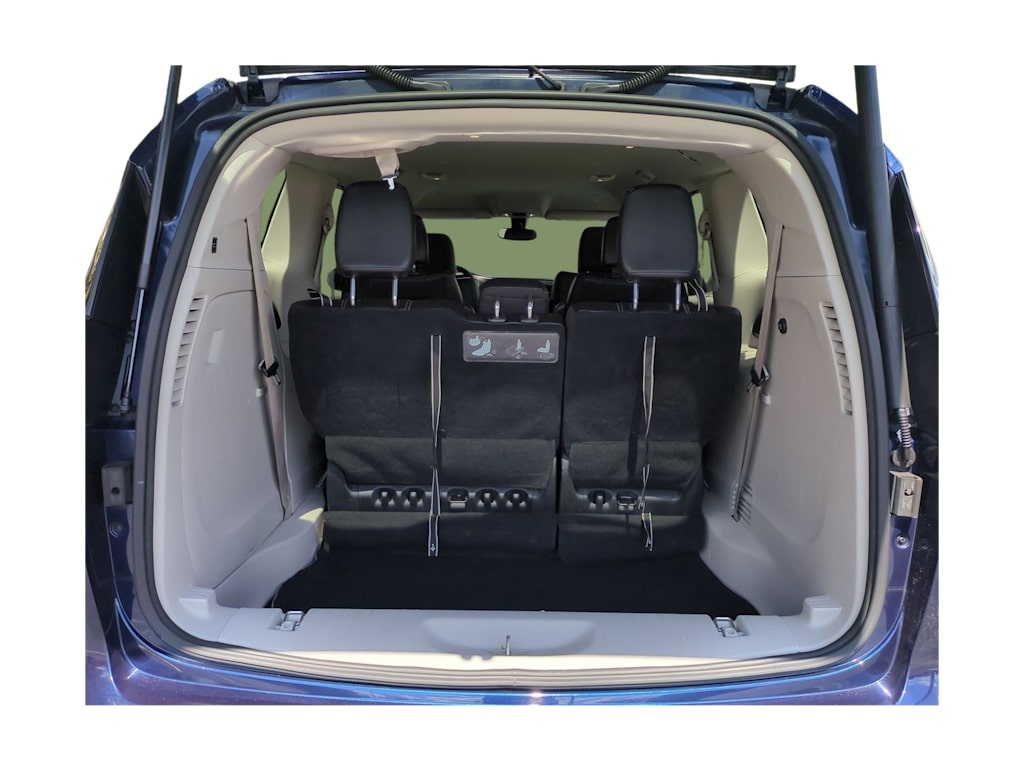 Thumbnail: 2020 Chrysler Voyager - 18