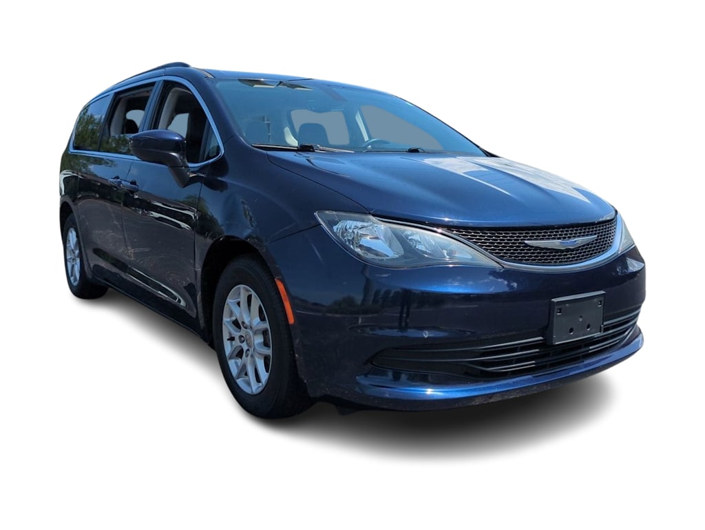 Thumbnail: 2020 Chrysler Voyager - 21