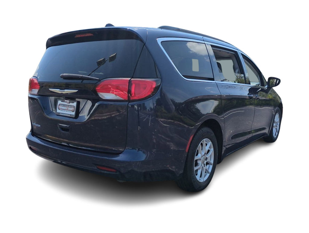 Thumbnail: 2020 Chrysler Voyager - 23