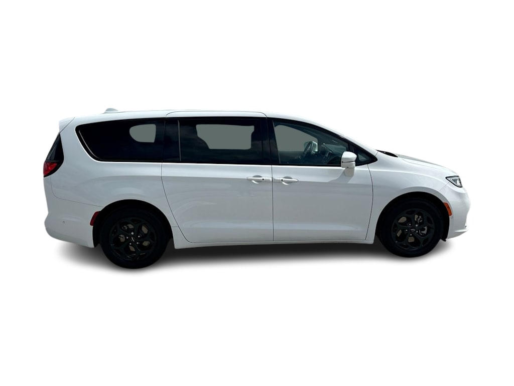 Thumbnail: 2022 Chrysler Pacifica - 23