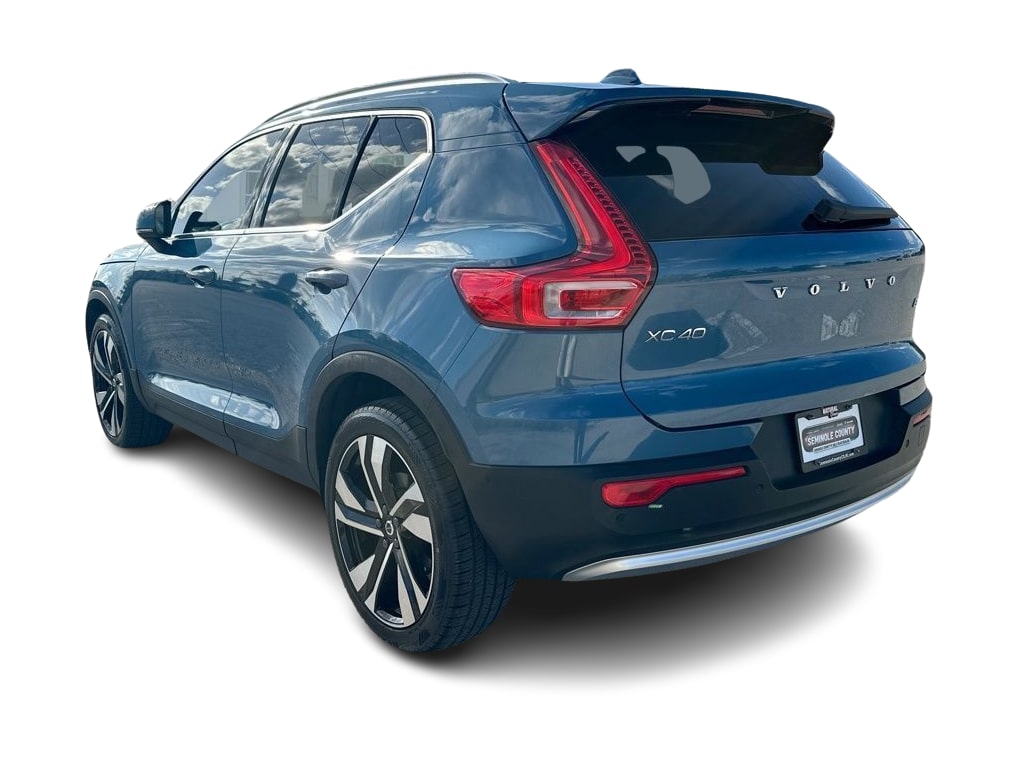 Thumbnail: 2023 Volvo XC40 - 4