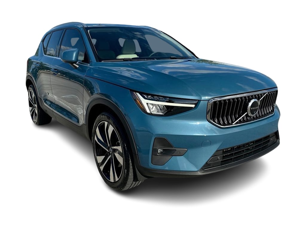 Thumbnail: 2023 Volvo XC40 - 17