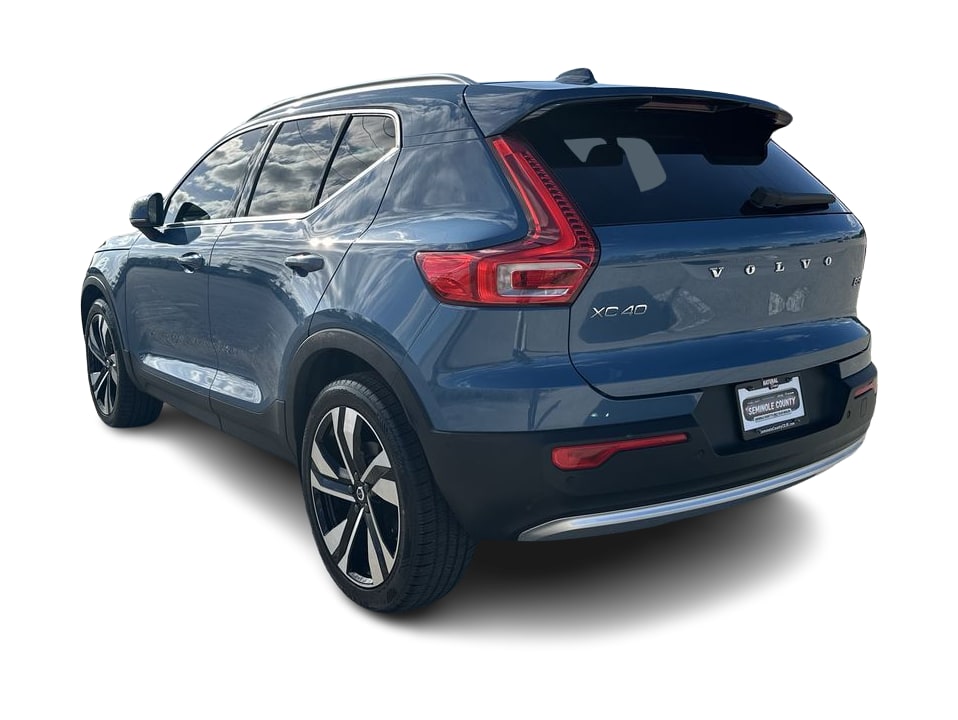Thumbnail: 2023 Volvo XC40 - 22