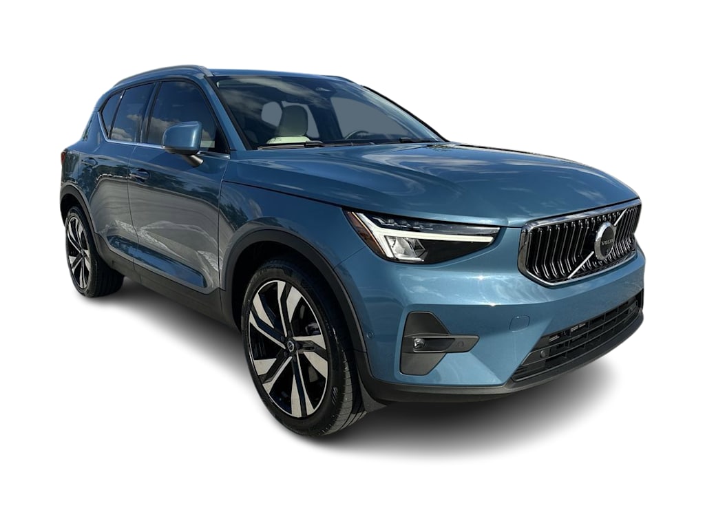 Thumbnail: 2023 Volvo XC40 - 26