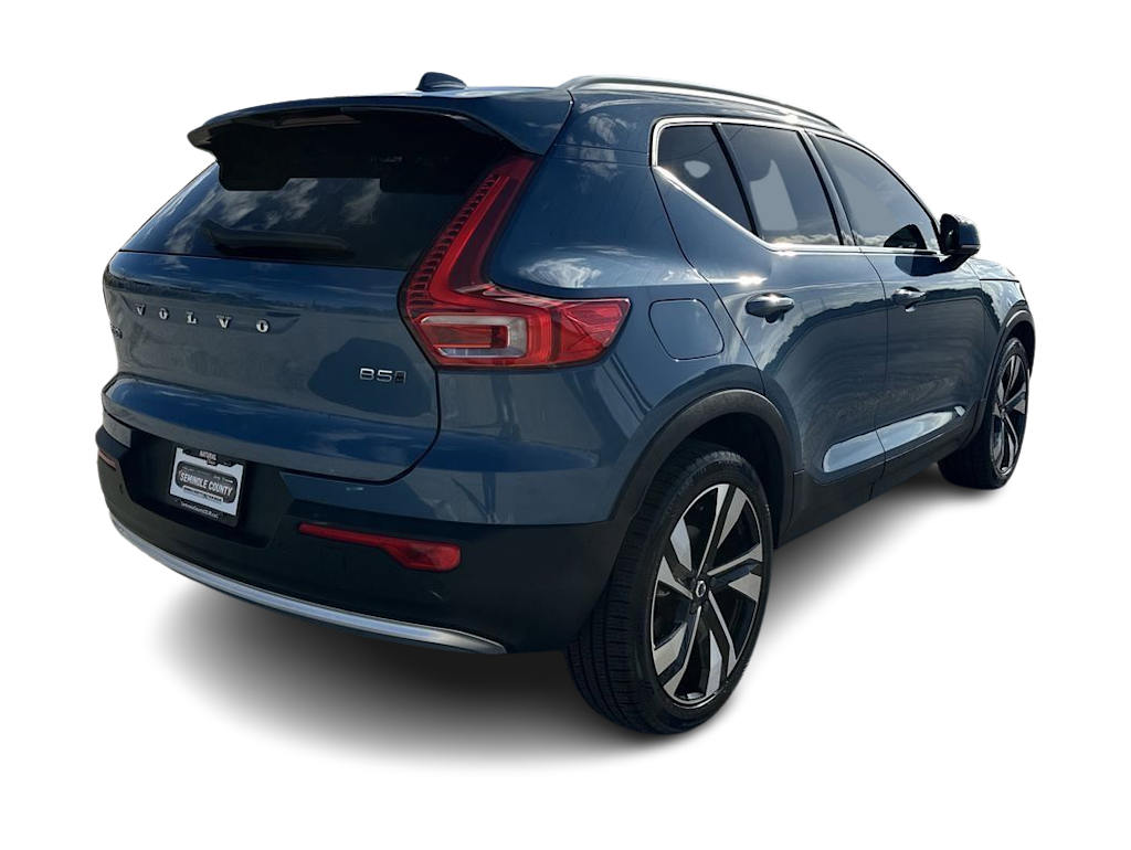 Thumbnail: 2023 Volvo XC40 - 24