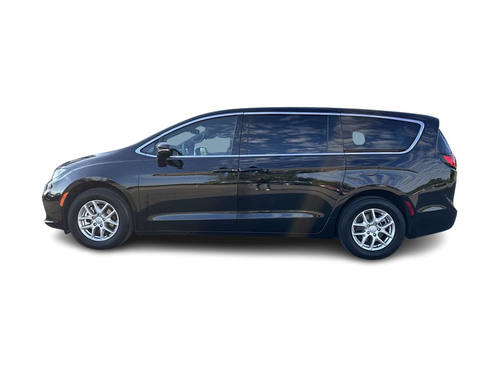Thumbnail: 2025 Chrysler Pacifica - 3
