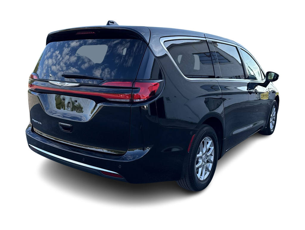 Thumbnail: 2025 Chrysler Pacifica - 22