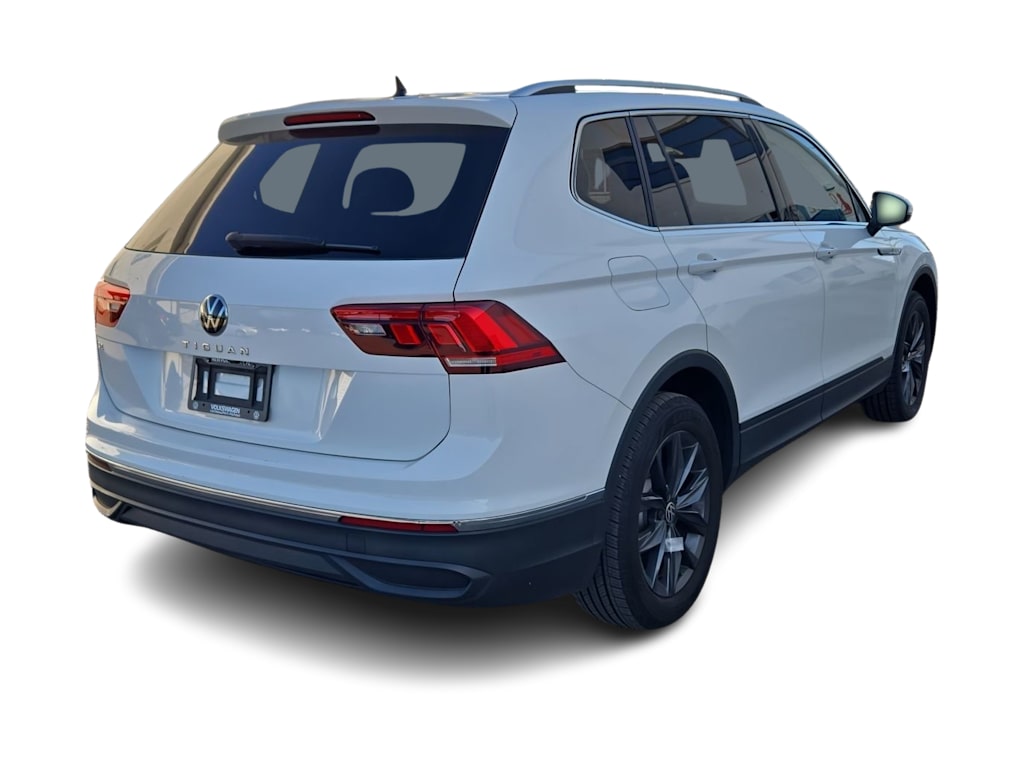 Thumbnail: 2022 Volkswagen Tiguan - 18