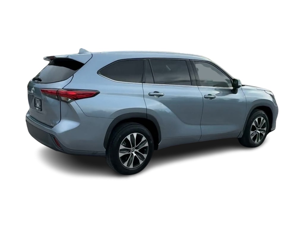 Thumbnail: 2022 Toyota Highlander - 22