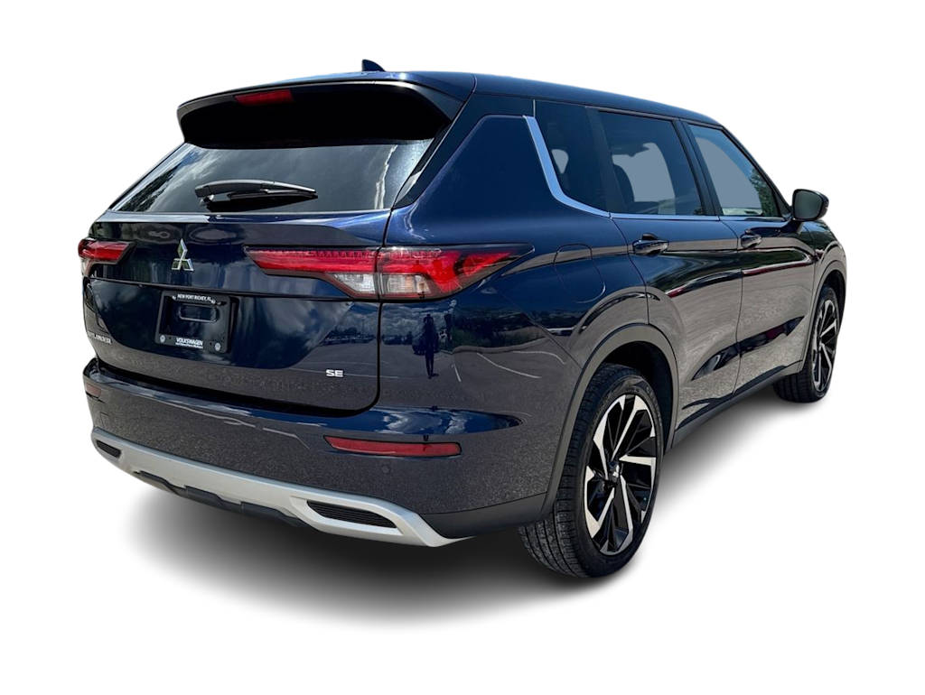 Thumbnail: 2024 Mitsubishi Outlander - 26