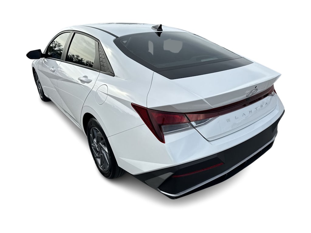Thumbnail: 2024 Hyundai Elantra - 4